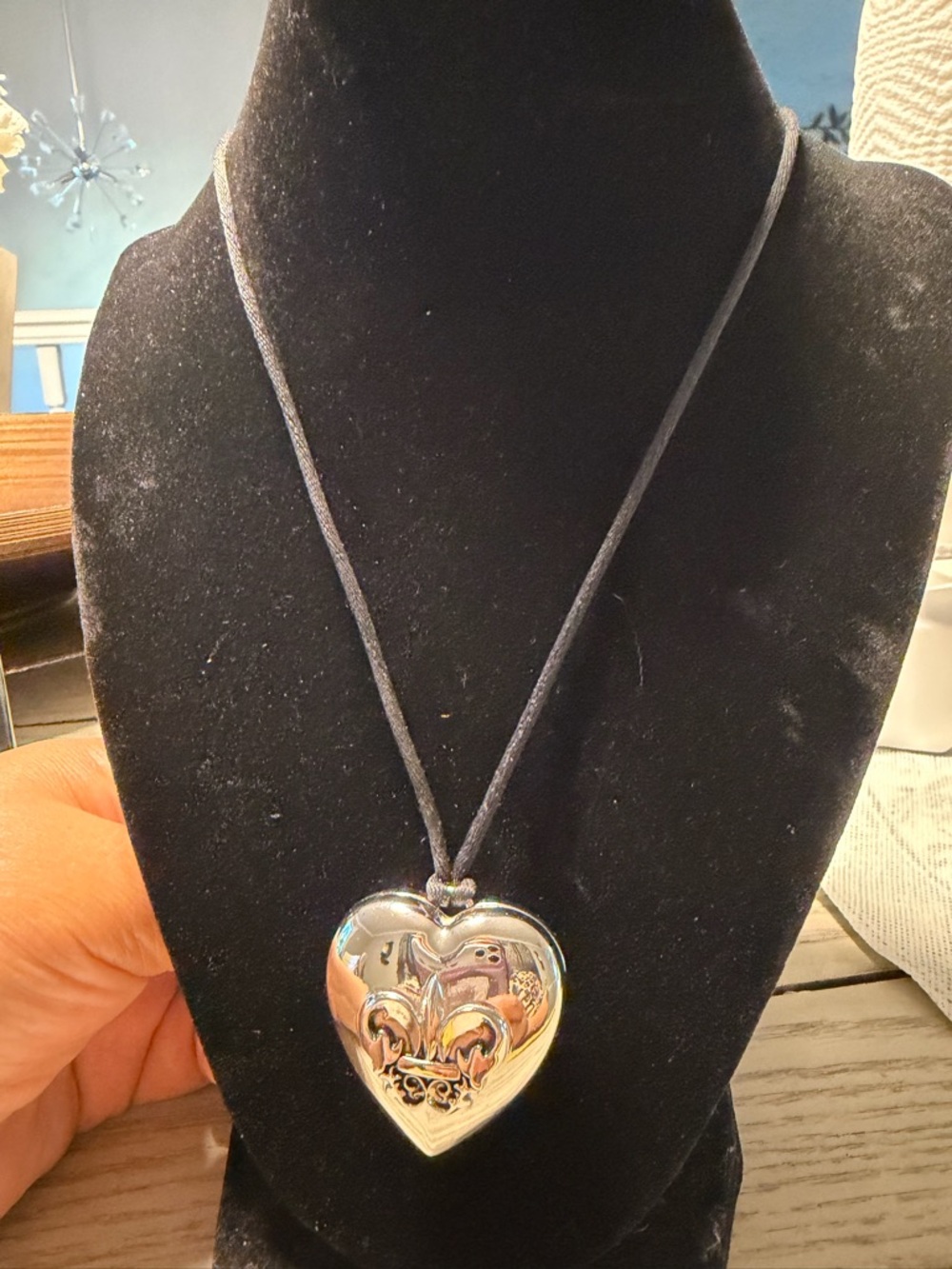 Heart-Shaped Silver Pendant Necklace - Elegant Women's Jewelry